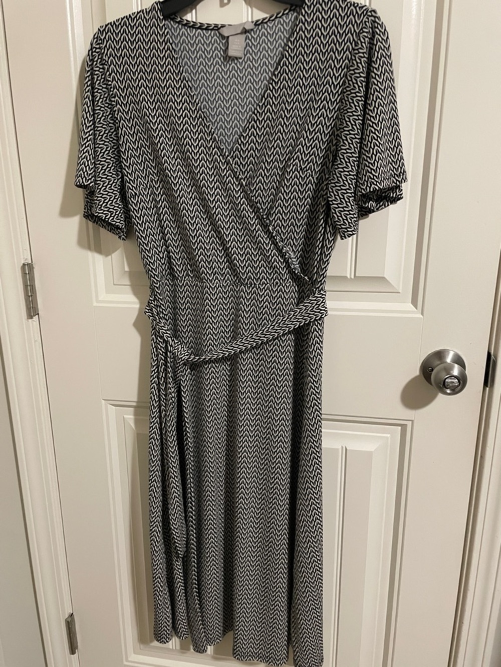 H&M Black and White Wrap-Style Maxi Dress with Tie Waist - Picture 3 of 4